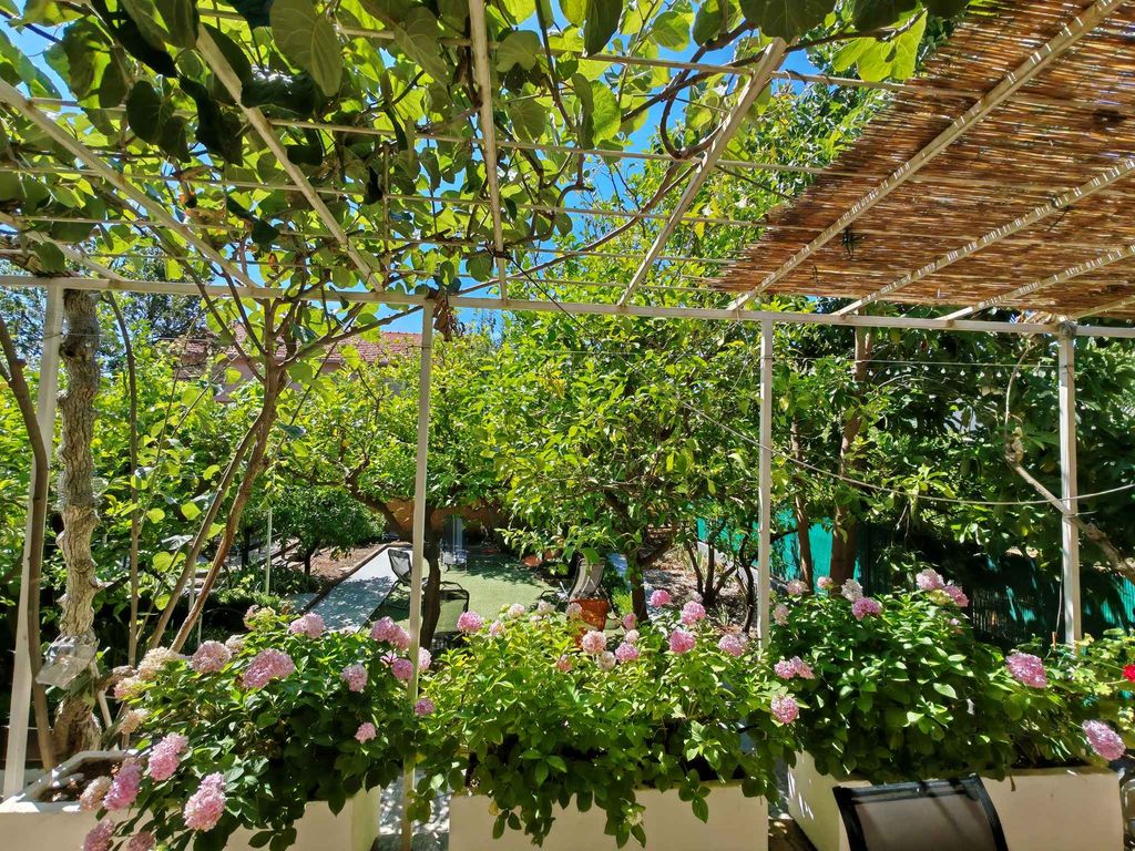 Ferienhaus mit Terrasse und Grill