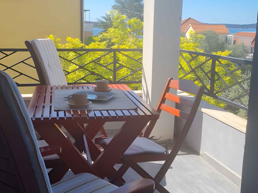 Ferienwohnung mit Meerblick und Terrasse