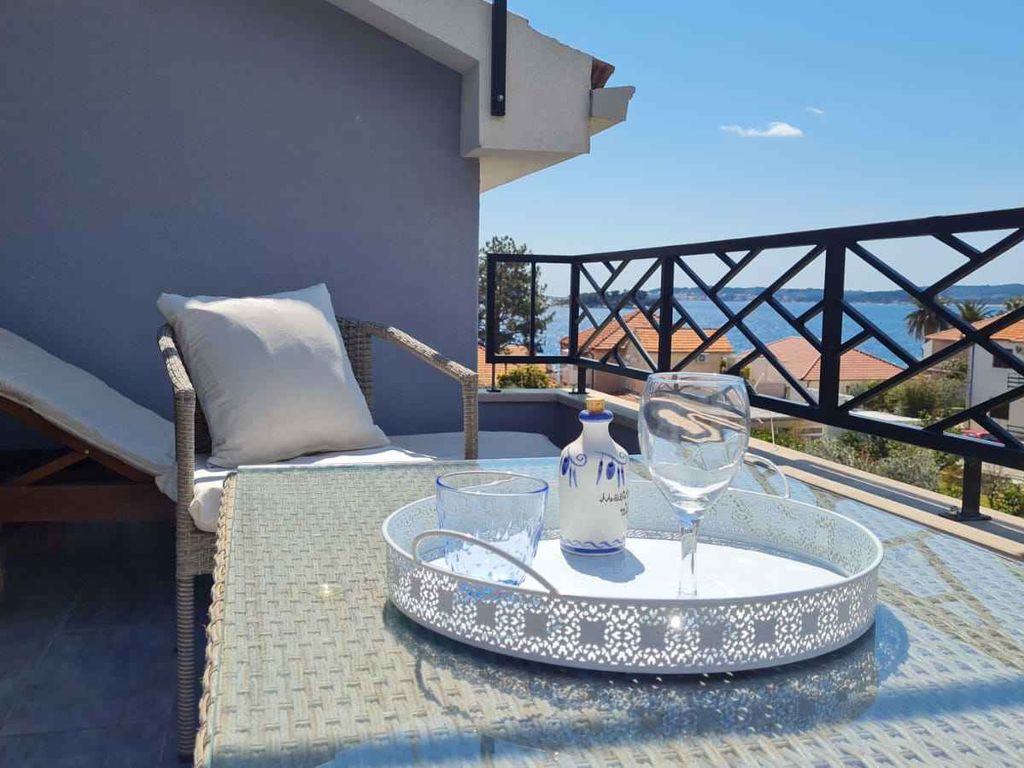 Ferienwohnung mit Meerblick und Terrasse