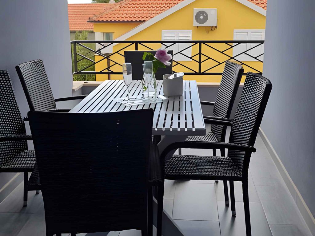 Ferienwohnung mit Meerblick und Terrasse