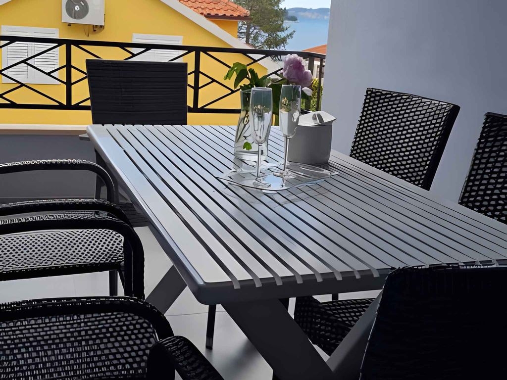 Ferienwohnung mit Meerblick und Terrasse