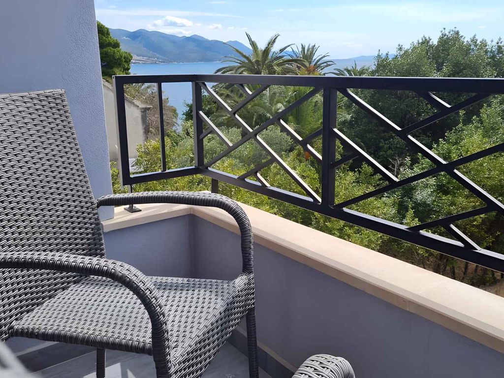 Ferienwohnung mit Meerblick und Terrasse