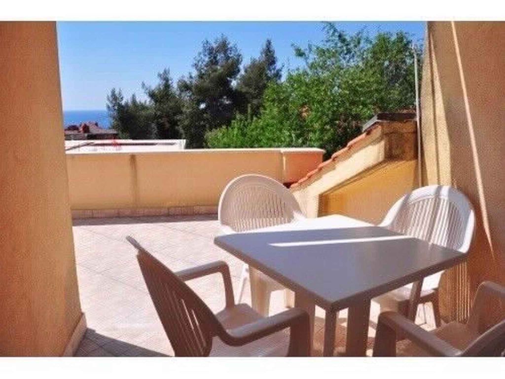 Ferienwohnung mit Pool und Meerblick