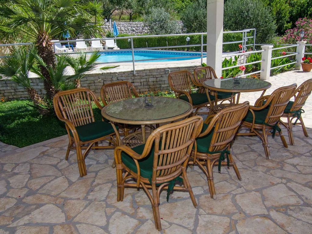 Ferienhaus mit Pool und Grill