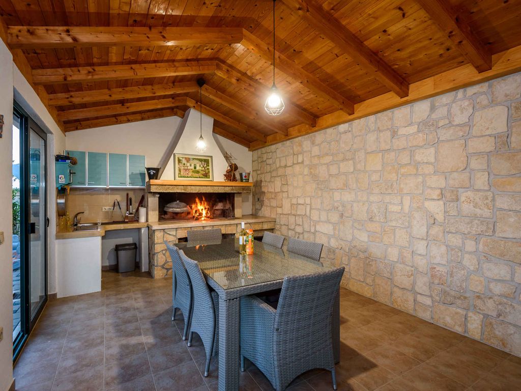Villa mit Swimmingpool und Whirlpool