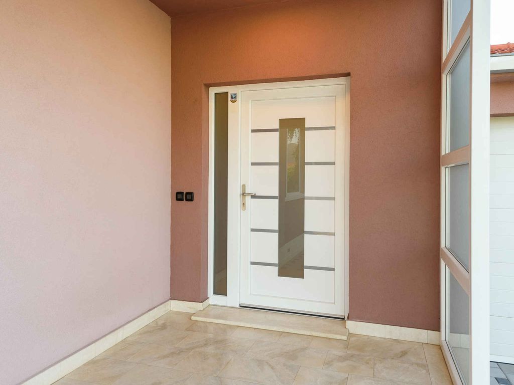 Villa mit Swimmingpool und Whirlpool
