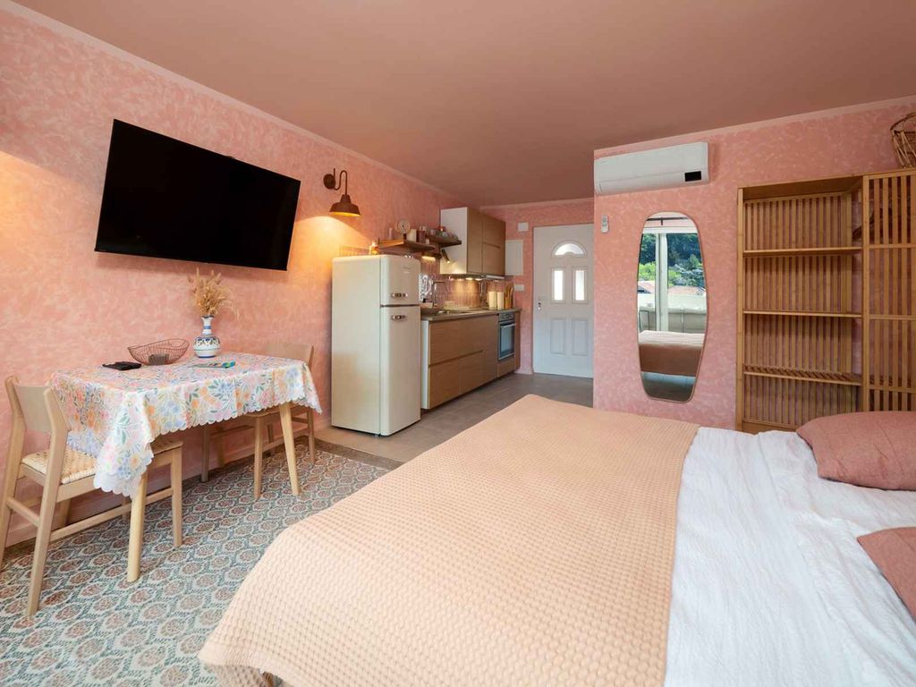 Studio-Apartment mit Meerblick für Paare, 10 m vom Meer entfernt in Uvala Muna, Žirje