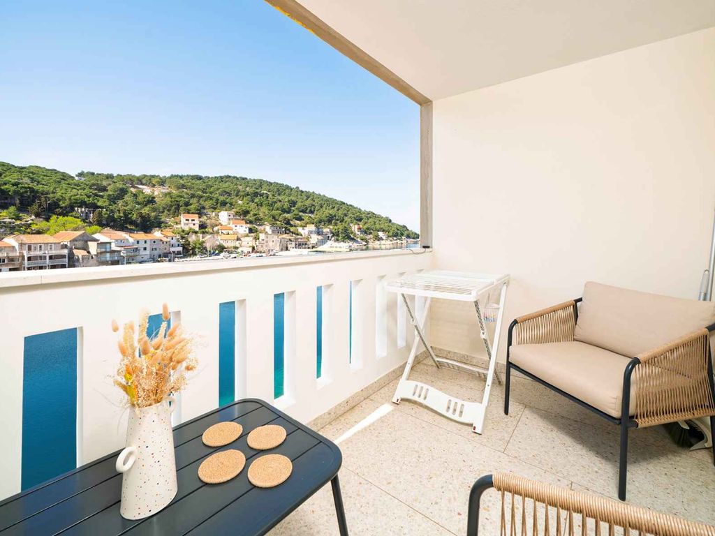 Studio-Apartment mit Meerblick für Paare, 10 m vom Meer entfernt in Uvala Muna, Žirje