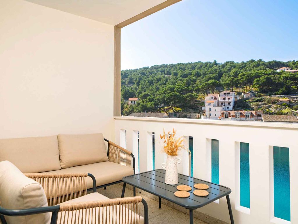 Studio-Apartment mit Meerblick für Paare, 10 m vom Meer entfernt in Uvala Muna, Žirje