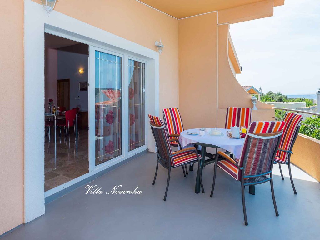 Ferienwohnung mit Klimaanlage und Balkon mit Meerblick
