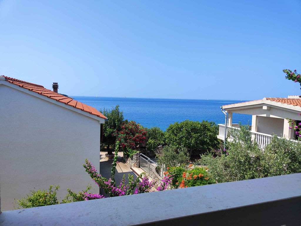 Ferienwohnung mit Terrasse und Meerblick