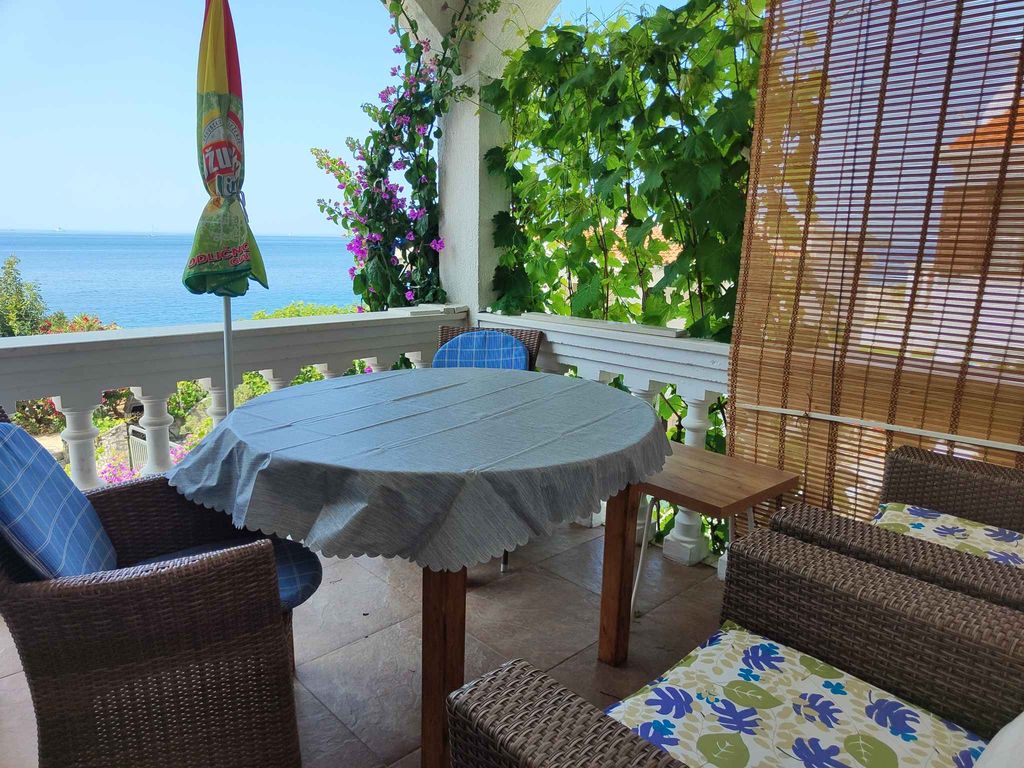 Ferienwohnung mit Terrasse und Meerblick