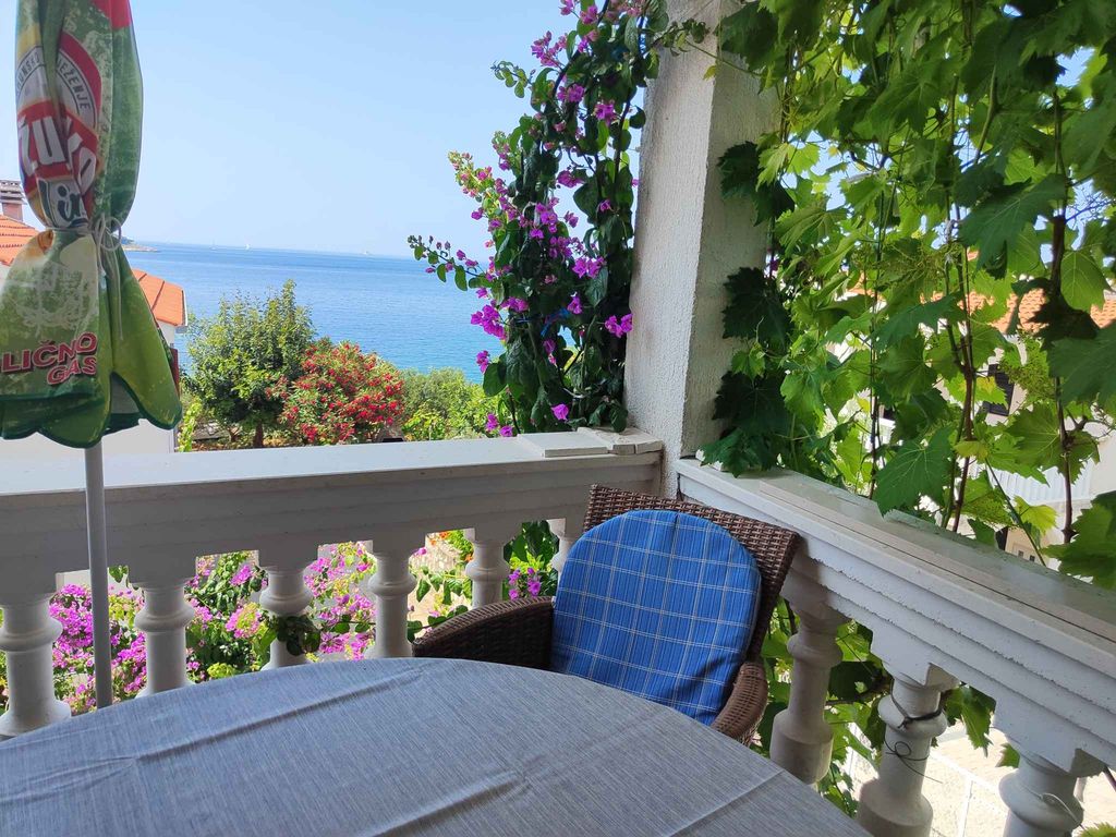 Ferienwohnung mit Terrasse und Meerblick