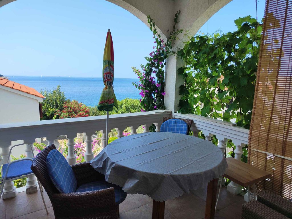 Ferienwohnung mit Terrasse und Meerblick