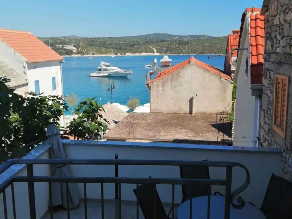 Ferienwohnung mit Klimaanlage, Terrasse und Meernähe