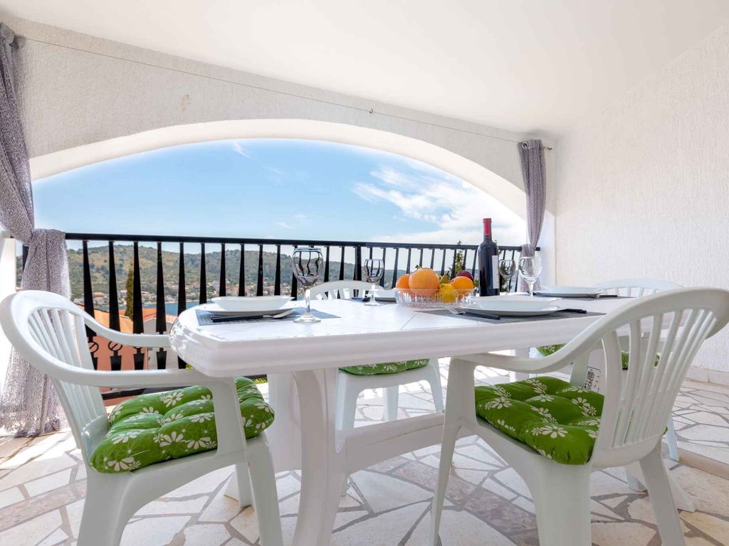 Ferienwohnung mit Meerblick 250 m vom Strand