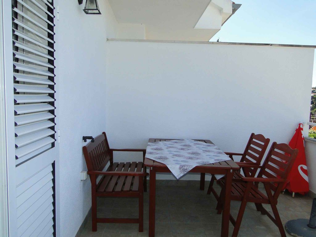 Ferienwohnung mit Balkon und Blick aufs Meer