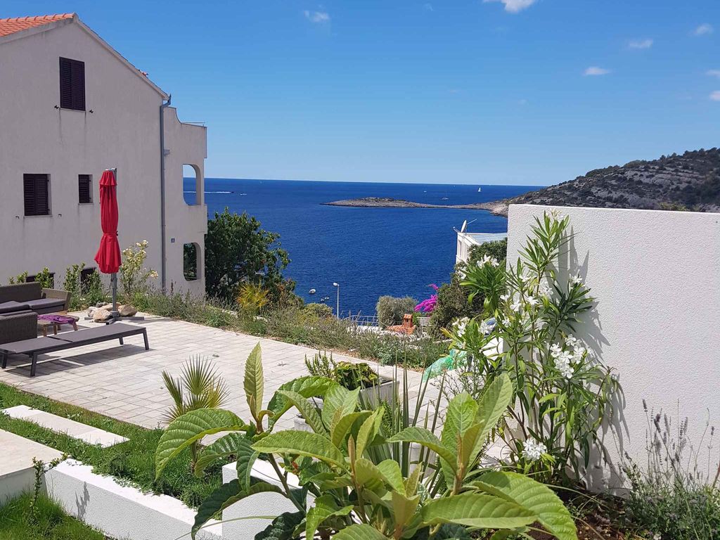 Villa mit Pool und Klimaanlage