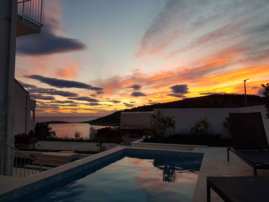 Villa mit Pool und Klimaanlage