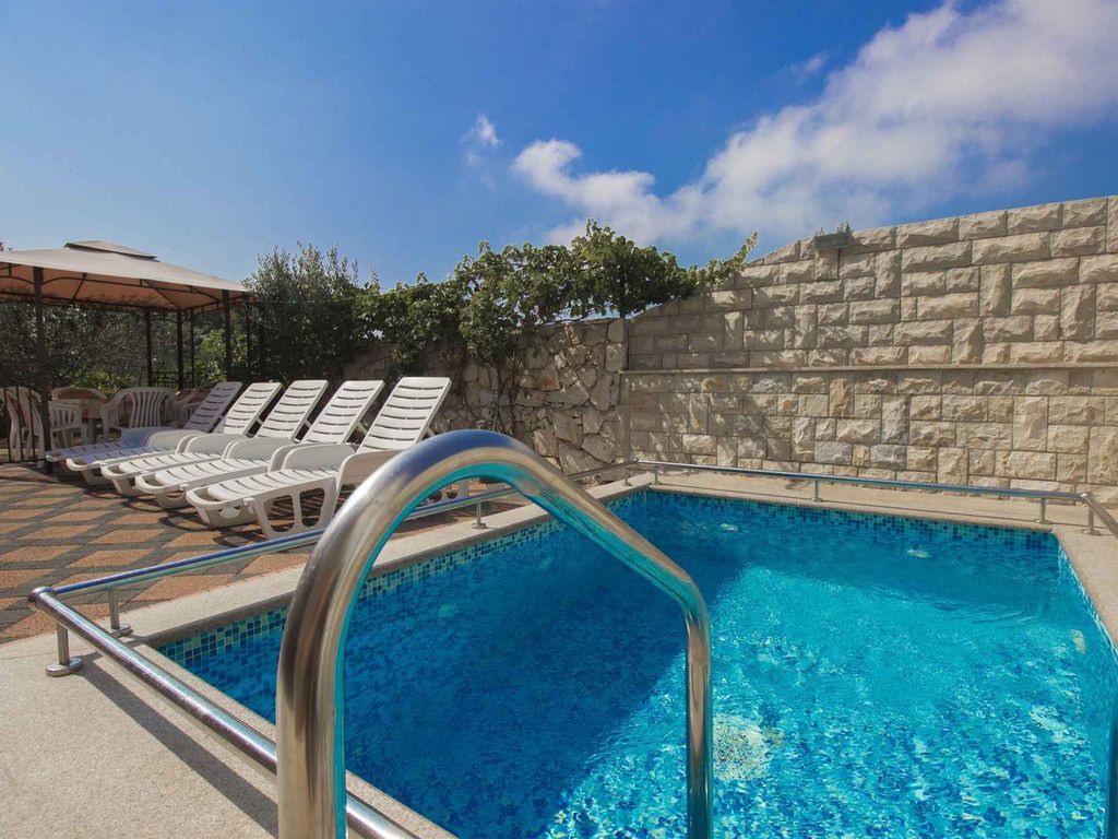 Ferienwohnung mit Pool und Klimaanlage