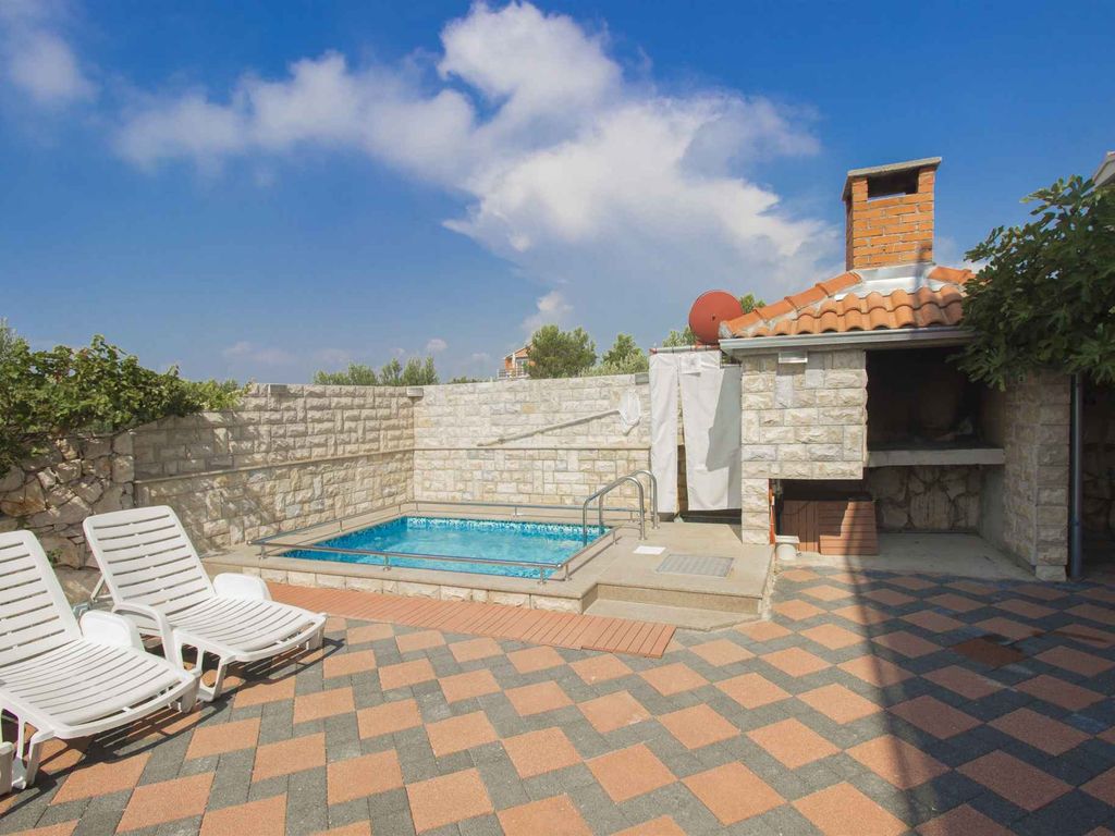 Ferienwohnung mit Pool und Klimaanlage