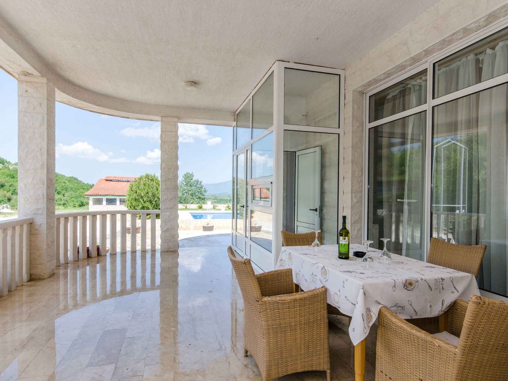 Ferienhaus mit Internet, Klimaanlage und Grill