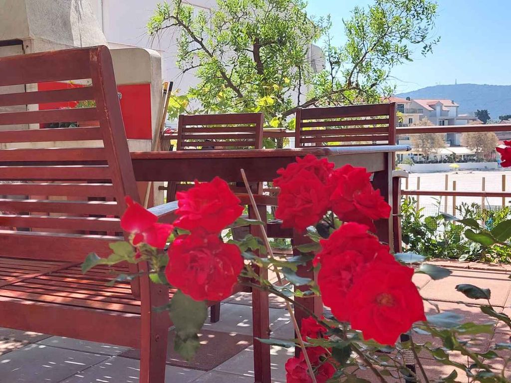 Ferienwohnung mit Terrasse und Meerblick