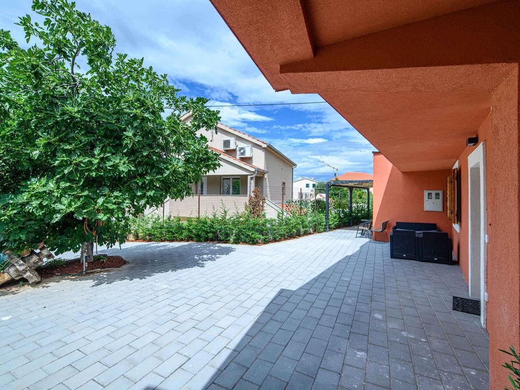 Ferienwohnung mit Terrasse und Klimaanlage