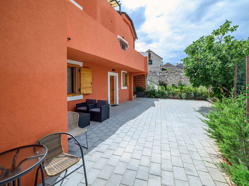 Ferienwohnung mit Terrasse und Klimaanlage