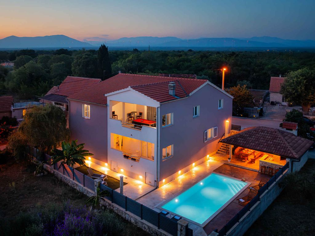 Ferienhaus mit Klimaanlage und Außenpool