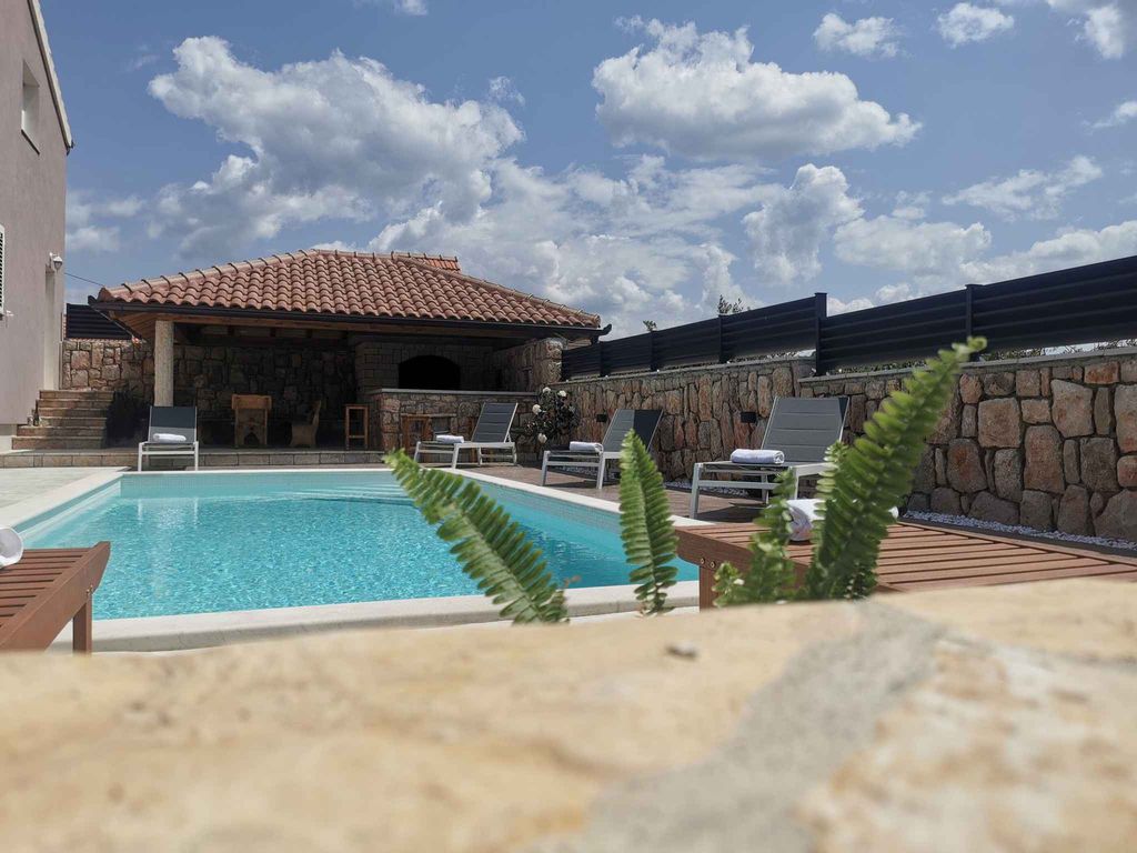 Ferienhaus mit Klimaanlage und Außenpool