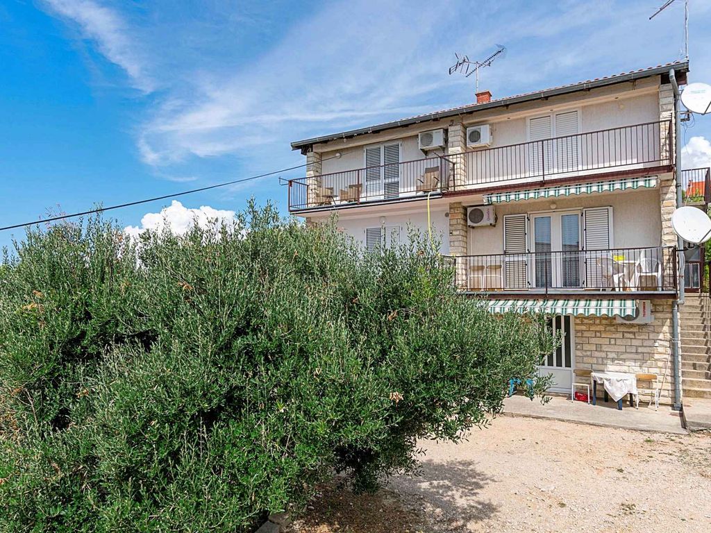 Ferienwohnung mit Klimaanlage und Balkon in der Nähe vom Strand