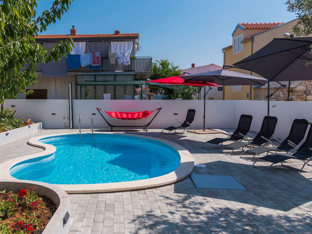Ferienwohnung mit Balkon und Pool