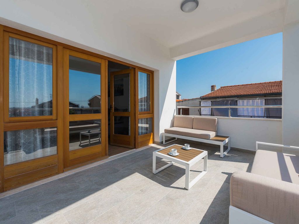 Ferienwohnung mit Balkon und Pool