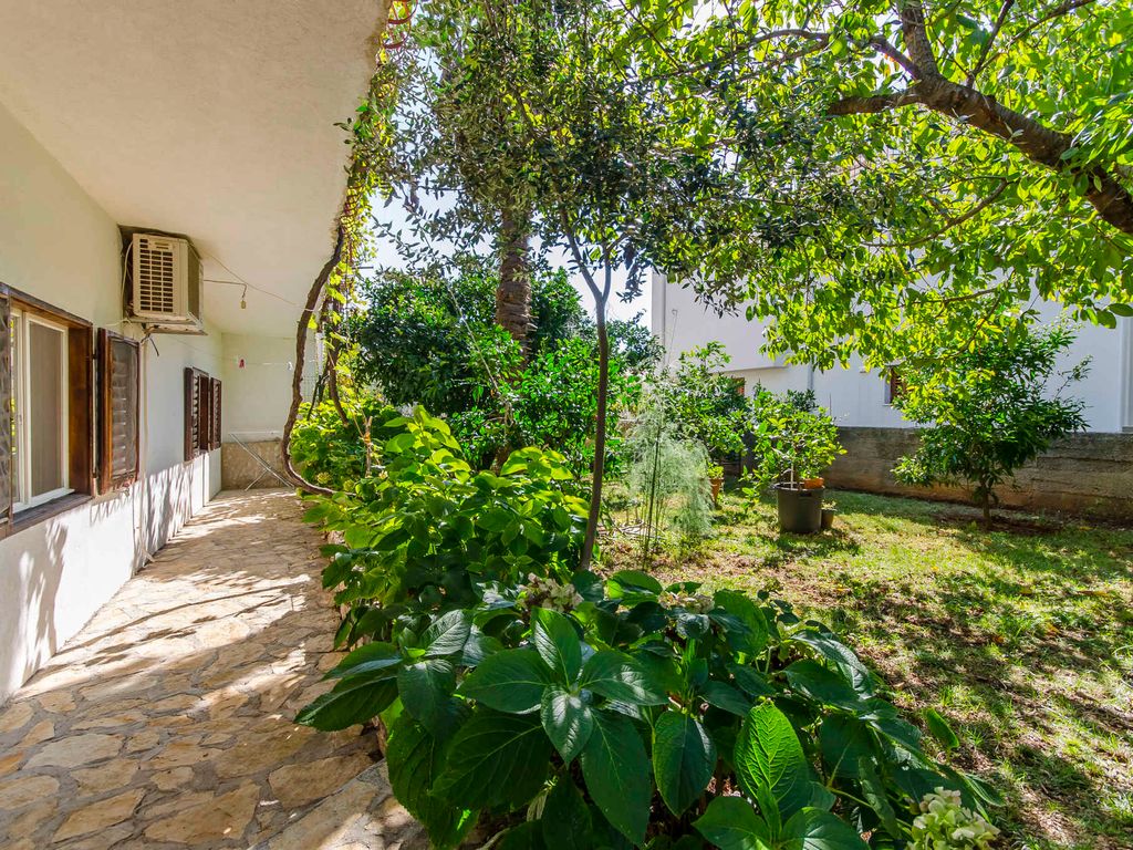 Ferienwohnung mit Terrasse und Klimaanlage