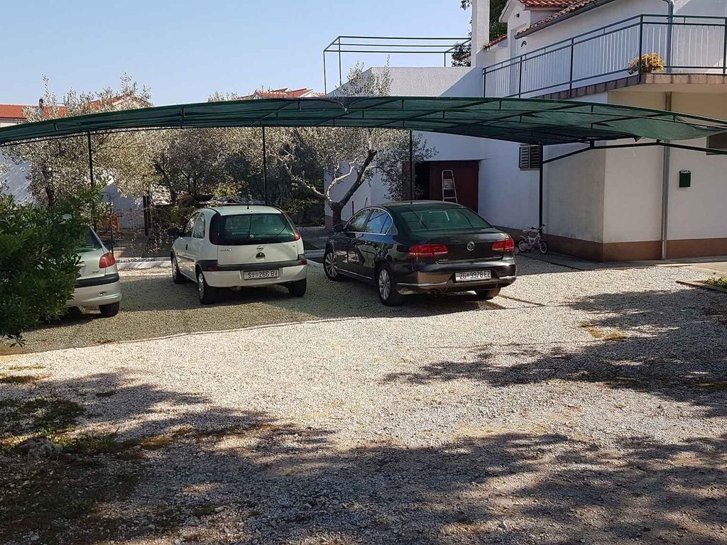 Ferienwohnung mit Balkon und Grill