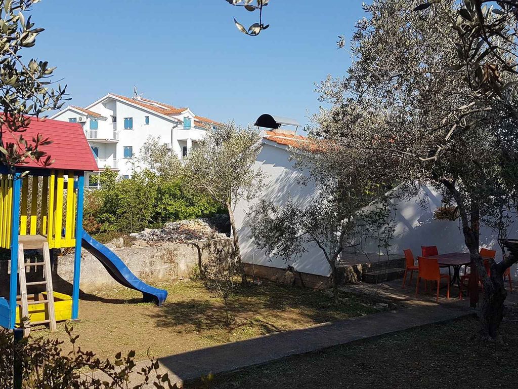 Ferienwohnung mit Balkon und Grill