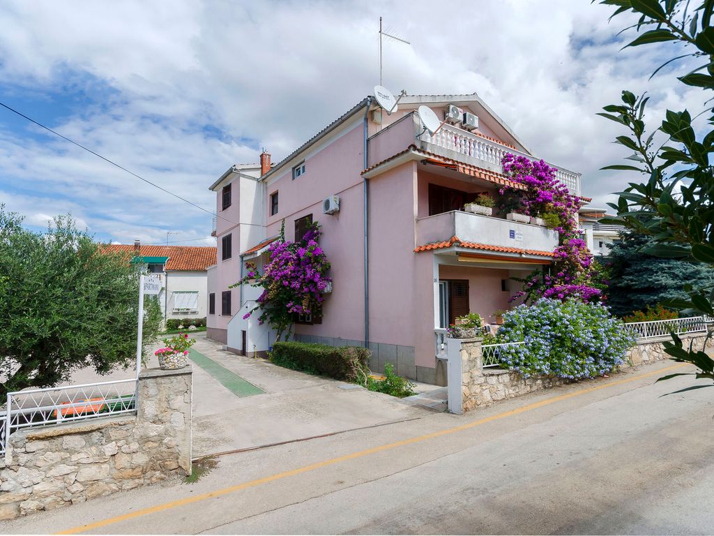 Ferienwohnung mit Terrasse und Grill