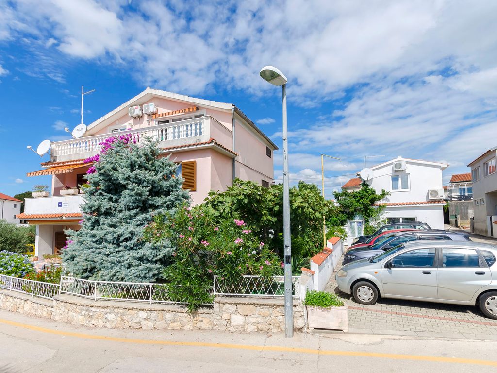 Ferienwohnung mit Terrasse und Grill
