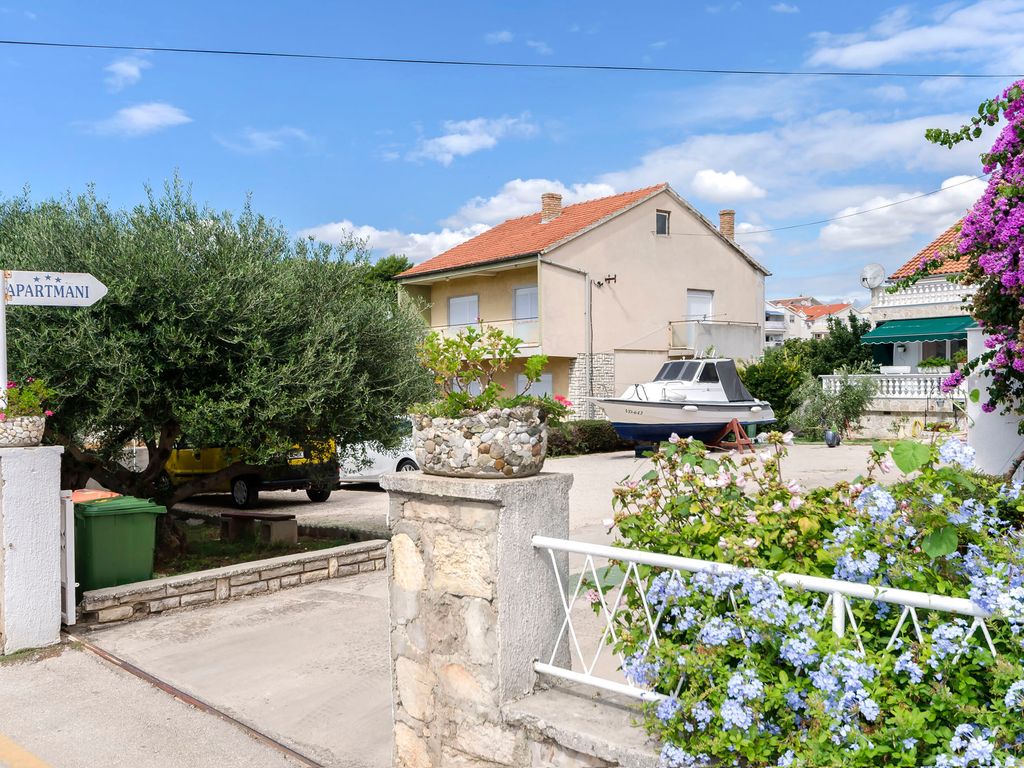 Ferienwohnung mit Terrasse und Grill