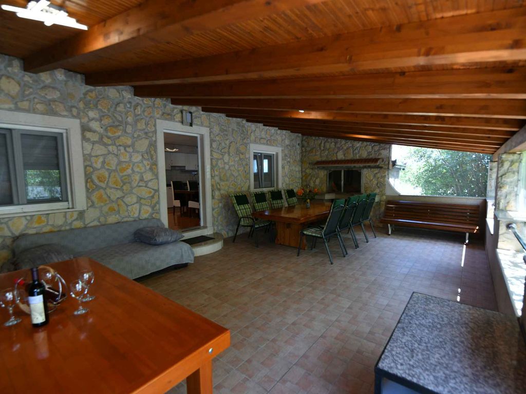 Villa mit Pool und Grillterrasse