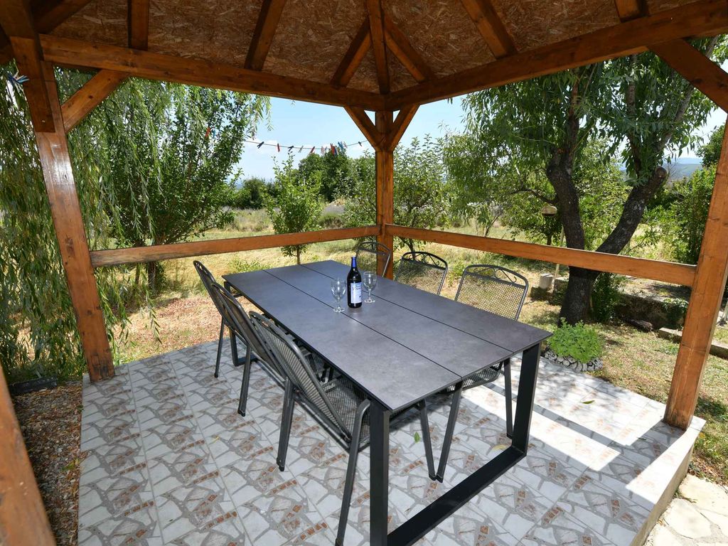 Villa mit Pool und Grillterrasse