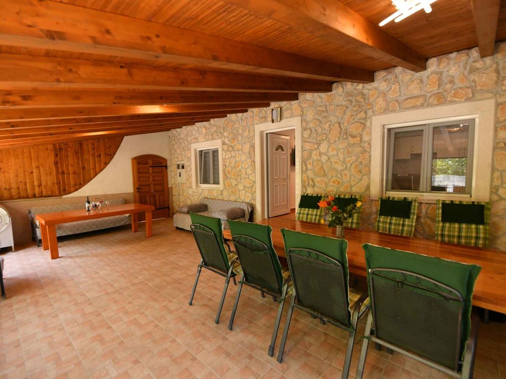 Villa mit Pool und Grillterrasse