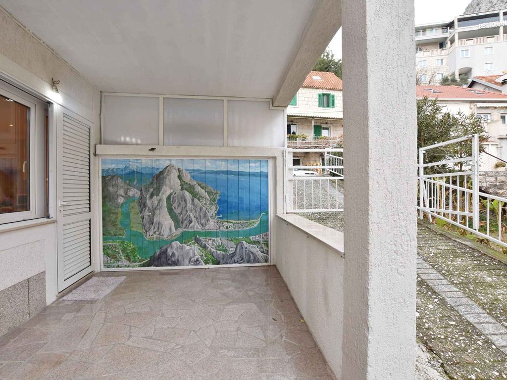 Ferienwohnung mit Klimaanlage und Balkon in Omis