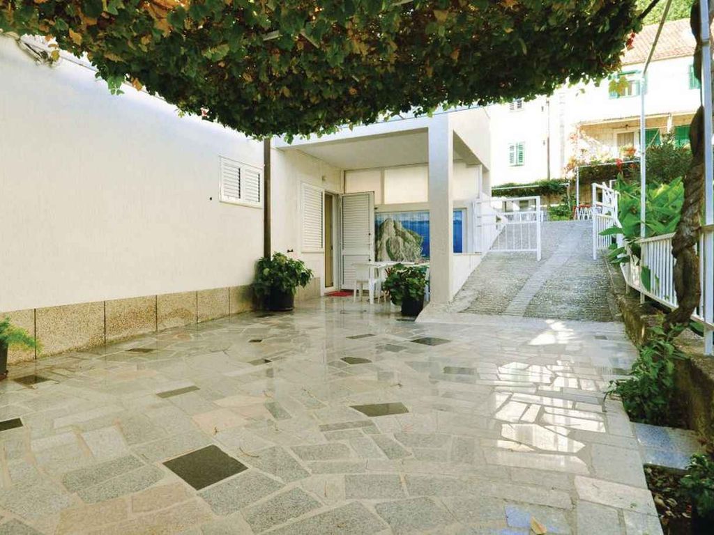 Ferienwohnung mit Klimaanlage und Balkon in Omis