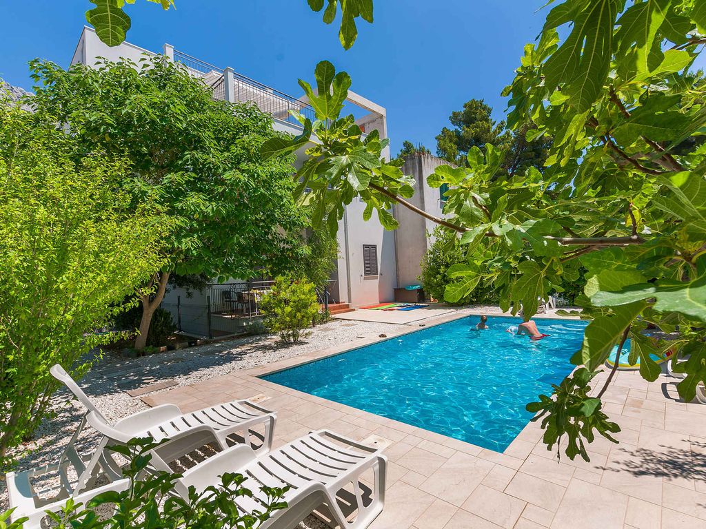 Ferienwohnung mit Balkon und Pool