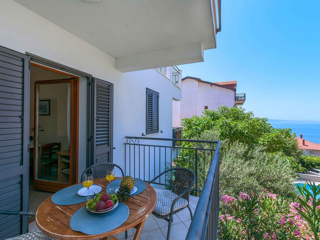 Ferienwohnung mit Balkon und Pool