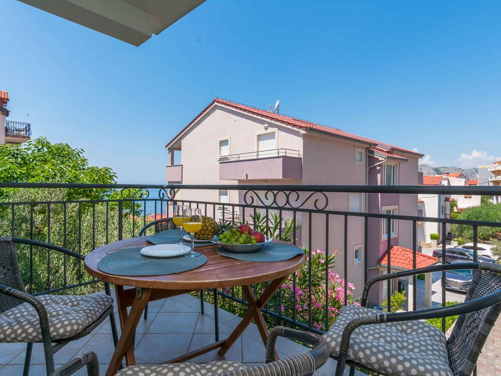 Ferienwohnung mit Balkon und Pool