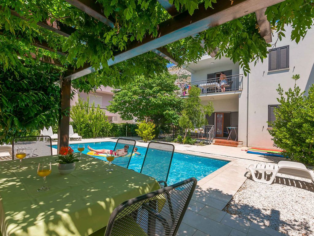 Ferienwohnung mit Balkon und Pool