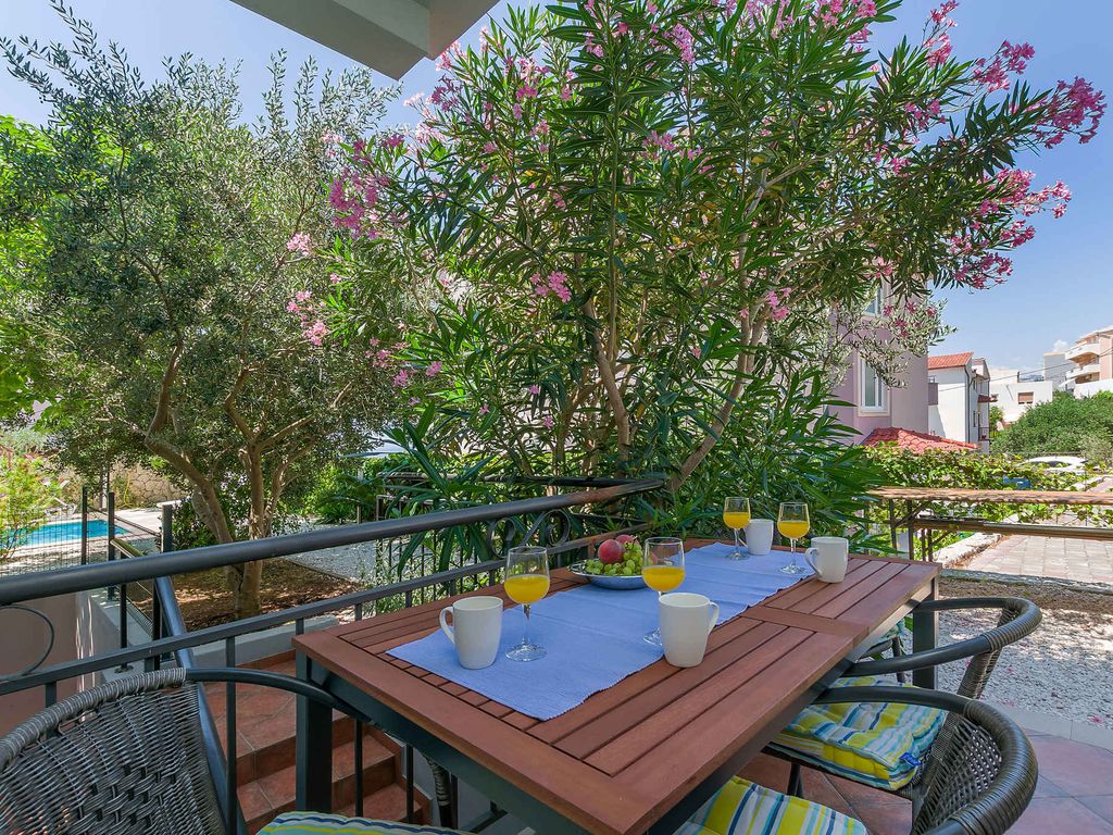 Ferienwohnung mit Terrasse und Pool